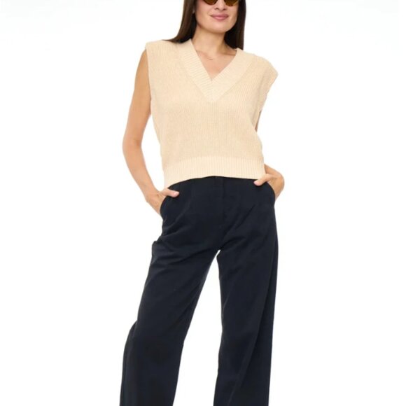 🌿 NWT Pistola Bella Sleeveless Sweater – Agave, Size L - Picture 2 of 6